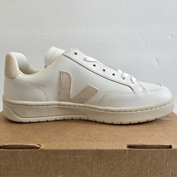 Veja White and Cream Low Top Sneakers Size 40 - Picture 4 of 7